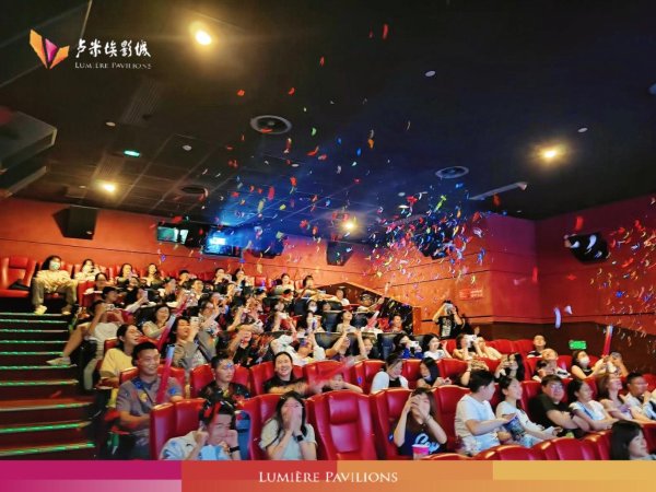 交易鑫优配 新片增多，影院凉爽：暑期档电影市场渐入佳境